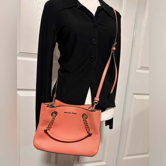 Michael Kors Teagen Small Messenger bag in peach color New - Picture 3 of 10